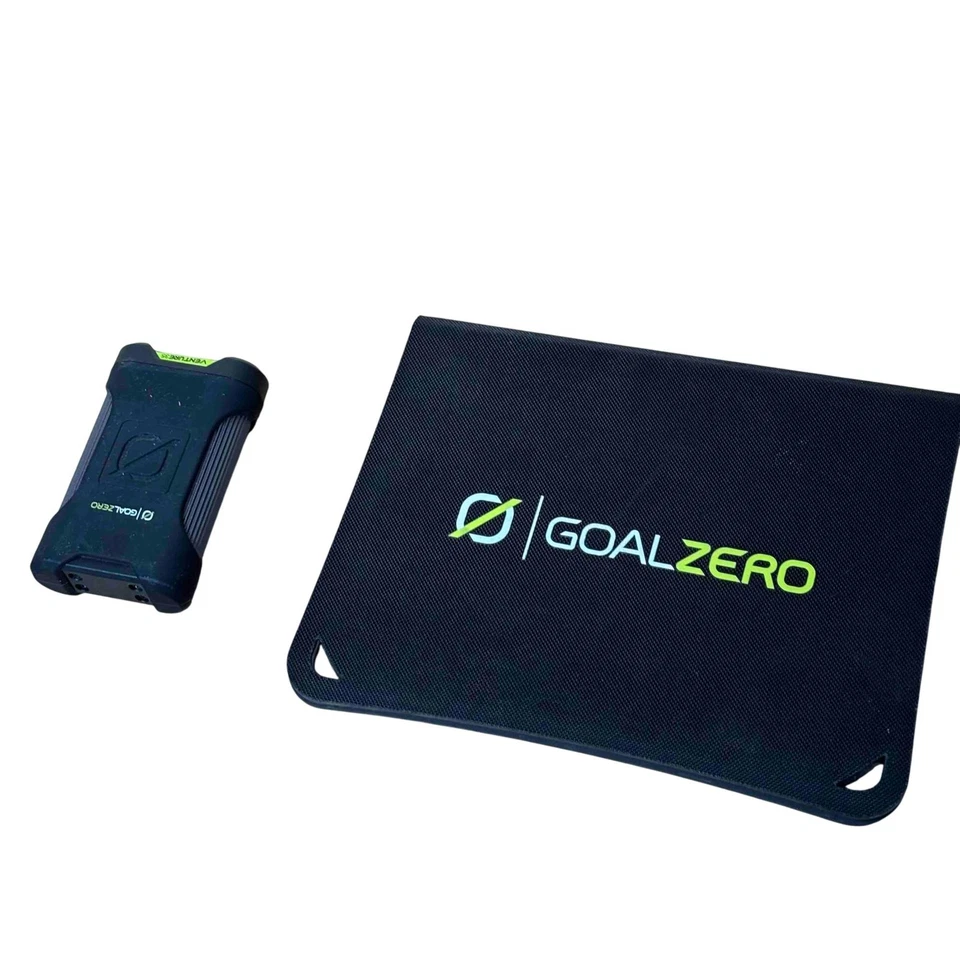 Cargador solar portátil Goal Zero Black Nomad 10 y banco de energía Venture 35 6280 Foto 1 de 4