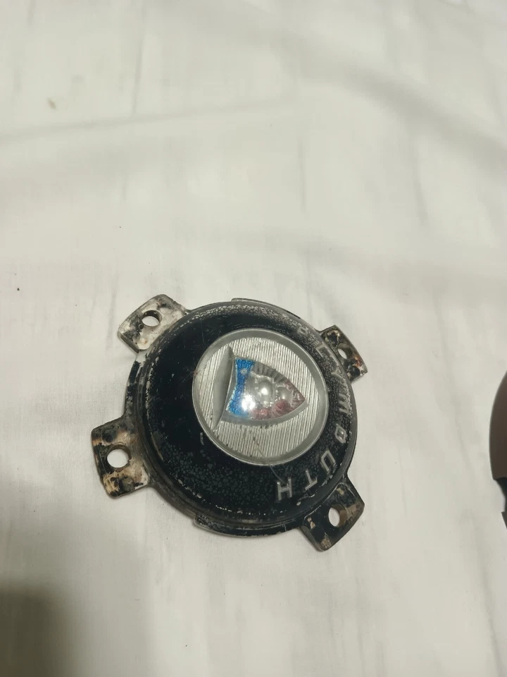 1946-48 Plymouth Special Deluxe Botón Inserto P14C P14J P14 Fabricante de equipo original Foto 1 de 3