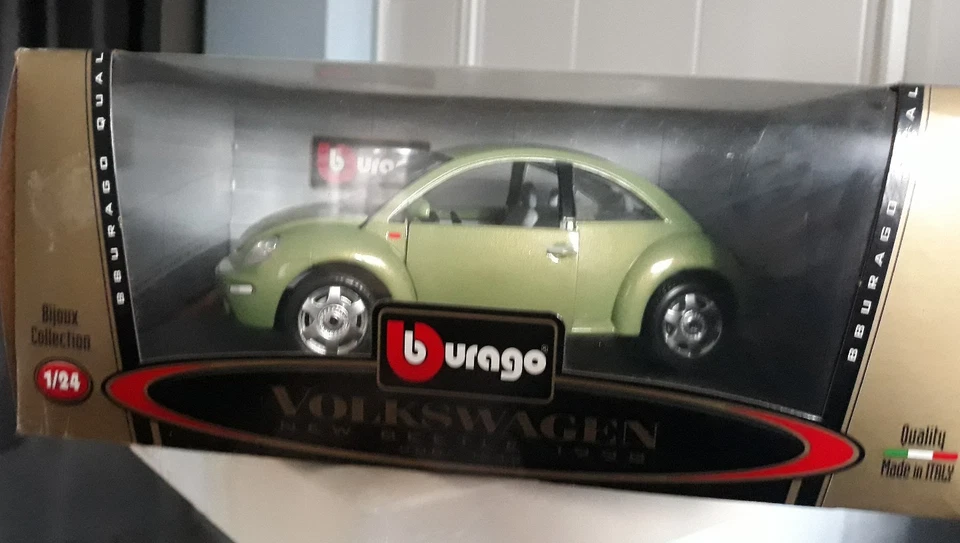 Bburago 1/24 Volkswagen New Beetle 1998  - Immagine 1 di 1