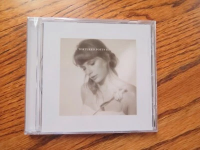 Taylor Swift The Tortured Poets Department CD + But Daddy I Love Him Sealed MINT Foto 1 de 2