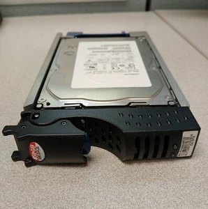 EMC 005049032 450GB 15k 4G SAS 3.5" FC HDD 118032689-A02 HUS156045VLF400 0B24477 - Bild 1 von 4