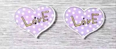 Botones de costura corazón amor madera 2 agujeros 1 pulgada púrpura punto blanco nuevo Foto 1 de 2