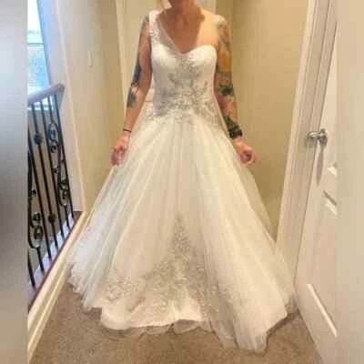 Oleg Cassini woman's one-shoulder wedding dress ball gown ivory size 8 NWT - Image 1 of 4