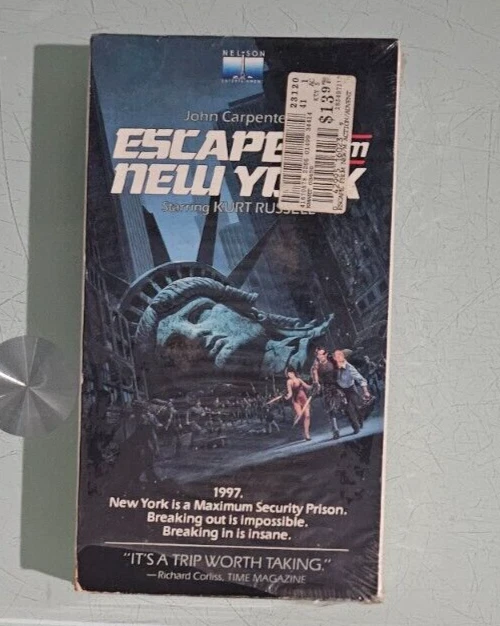 kurt russell ESCAPE FROM NEW YORK  adrienne barbeau VHS VIDEOTAPE  embassy 1984 - Image 1 of 2