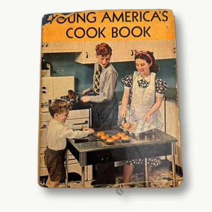 Young America’s Cook Book Vintage 1939 Illustrated Kitchen Guide - Imagen 1 de 10