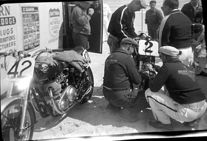 Foto Negativa De Colección Motocicleta Carrera Daytona Beach 1956 Historia Motociclistas EE. UU. - Imagen 1 de 1