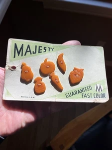 Vintage Majestät 40er Jahre Bakelit Obst und Gemüse Knöpfe auf Karte Ananas - Bild 1 von 4