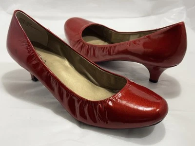 ME TOO Women’s RED Patent Leather Classic Kitten  Low Heel Elastic Pumps 9.5M US - Image 1 of 4