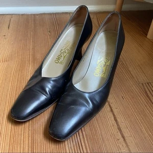 Salvatore Ferragamo Vintage Tacones Cuero Negro TALLA 7A - Imagen 1 de 8