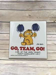 Vintage Enesco Garfield Ceramic Tile with Easel "Go, Team, Go!" - Imagen 1 de 5