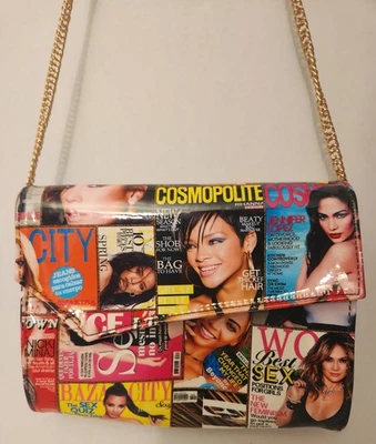 BOLSA TIRACOLO VOGUE ANOS 80 MOSTRANDO DIFERENTES CAPAS DE REVISTAS - Imagem 1 de 4