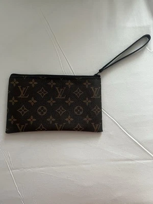 Borsa da polso stile pu stampata nuova adatta a cellulare o portafoglio o borsello unisex zip marrone  - Immagine 1 di 4