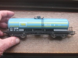 Lima Ref. 152D. Bogie Milk Tanker. Blue. OO Scale. - Picture 1 of 7
