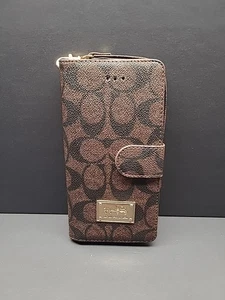 Funda tipo billetera Coach iPhone 12 Pro Max 5G marrón y negra - Imagen 1 de 5