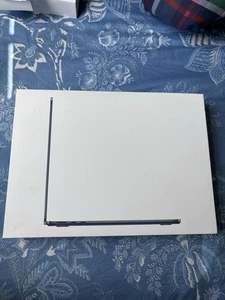 2025 Apple MacBook Air 13-inch M4 Chip 16GB RAM 256GB SSD Sky Blue MC6T4LL/A - Picture 1 of 3