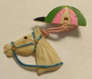 Spilla Vintage 40's Plastic Celluloid Horse Turf Hand Painted Plastica Celluloïd - Foto 1 di 2