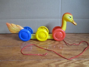 Juguete único antiguo vintage de plástico suave y duro para tirar de pato - Imagen 1 de 9