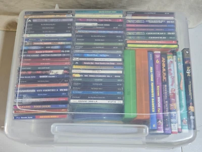 Lote de 60+ CD de Karaoke Country, Broadway, Christian, Kids MÁS DVD en ESTUCHE Foto 1 de 4
