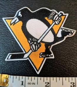 PITTSBURGH PENGUINS EMBROIDERED IRON ON PATCH NHL - Picture 1 of 1