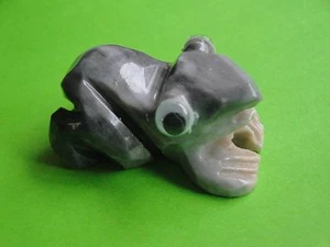 Miniature Stone Hand Carving FROG FIGURINE - Picture 1 of 6