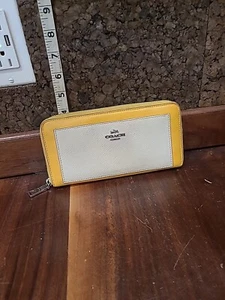 Coach Accordion Bicolor Yellow & White Crossgrain Leather Zip Wallet F53838 - Picture 1 of 12