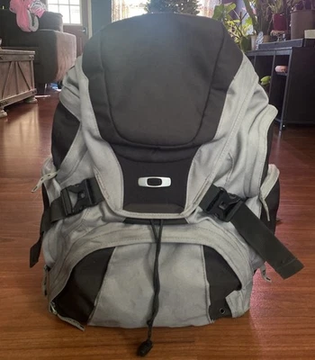 Oakley Backpack Icon 1.0 Vintage Y2K Tactical Black/Gray Laptop / Travel Bag - Image 1 of 4