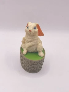 Hase Schmuckschatulle Harz grün Korb weiß Hase Ostern rosa Ohren 3,25" lächelnd - Bild 1 von 5