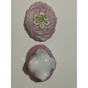 Victorian style trinket dish with lid, creamy pink glazed porcelian - Picture 1 of 5