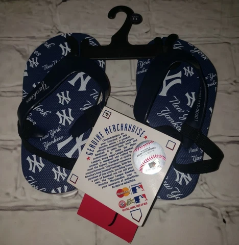 NWT NEW YORK YANKEES LITTLE KIDS FLIP FLOPS SIZE 5-6 Cover