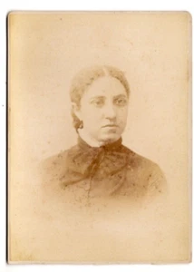 Card by S Hull & Son Battle Creek Mich Woman ID'd as Libbie Dingman Smith Yates - Picture 1 of 2