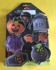NEW Lot WILTON 7 Piece HALLOWEEN Shape COOKIE CUTTERS Mini Bake Party Bat Spider - Picture 1 of 2
