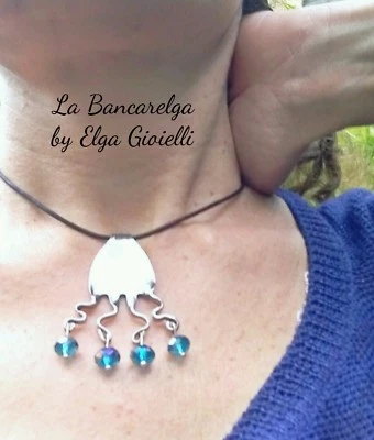 Ciondolo collana gioiello verde da una forchetta. Regalo. Necklace pastry fork - Immagine 1 di 4