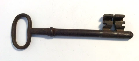 ANTIQUE KEY GEORGIAN HAND FORGED & CUT IRON KEY CHATEAU KEY 5.75" Cover