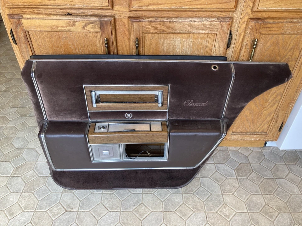 Panel de puerta trasera derecha derecha Cadillac Fleetwood 1977-1989 tracción trasera Foto 1 de 1