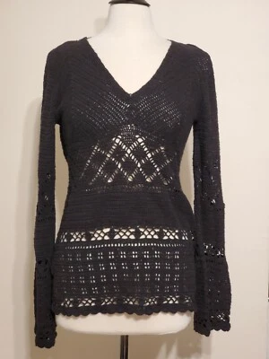 Suéter MICHAEL MICHAEL KORS preto de crochê gola V, tamanho pequeno, seminovo - Imagem 1 de 4