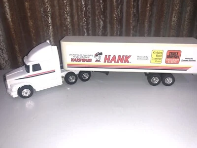Remolque tractor Ertl International Hardware Hank semi 19” de largo. 1/25 excelente estado. Foto 1 de 4