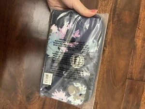 VERA BRADLEY Ultralight RFID Turnlock Wallet - Chrysanthemum Crush  As shown NWT - Picture 1 of 8