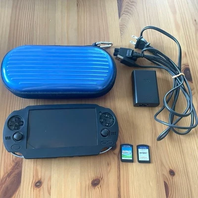 PS Vita PCH-1100 Sony Playstation complete Set Console Black - Image 1 of 4