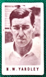 1940s G.J.COLES CRICKET CARD - Picture 1 of 2