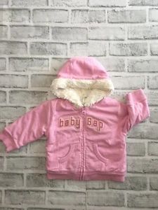BABY GAP NIÑAS RECIÉN NACIDAS 6-12 MESES SUDADERA CON CAPUCHA ARCO CON LOGOTIPO ROSA VACACIONES - Imagen 1 de 4