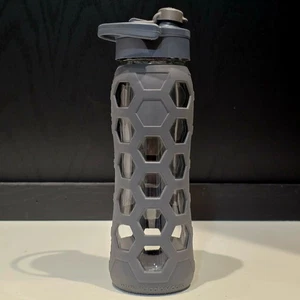 Botella de agua de vidrio Lifefactory tapa de paja gris funda de silicona 22 oz EE. UU. libre de BPA - Imagen 1 de 7