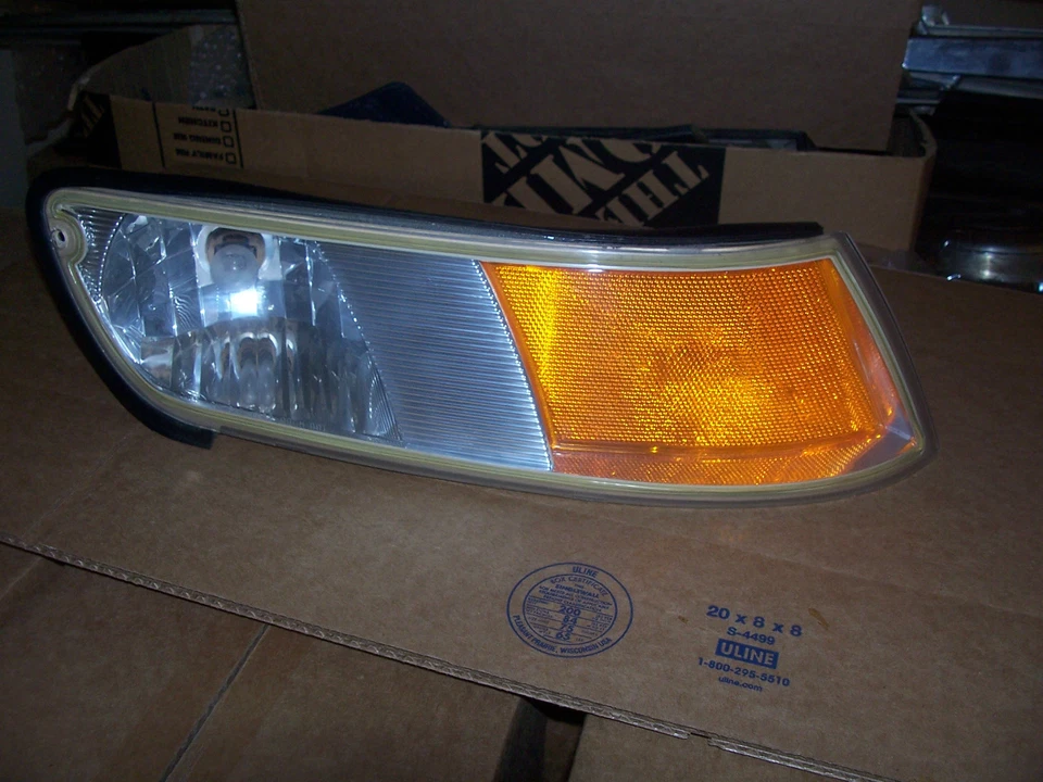 Luz marcadora derecha Grand Marquis 2002 2001 2000 1999 OEM usada Mercury F8 MB 15A42 Foto 1 de 3