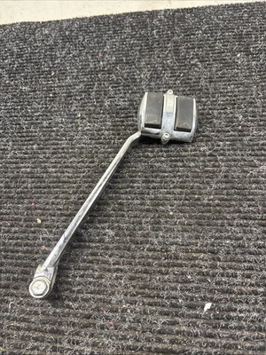 07 - 13 2009 Kawasaki Vulcan 900 VN900C rear brake pedal lever  - Image 1 of 4