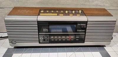 GE Clock Radio 1978 AM FM Model No 7-4945a Battery Back-up Dual Alarm VTG Works  - Image 1 of 4