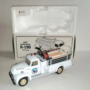 FIRTS GEAR 1/34 FIRE TRUCK R-190 INTERNATIONAL 1957 - Foto 1 di 4