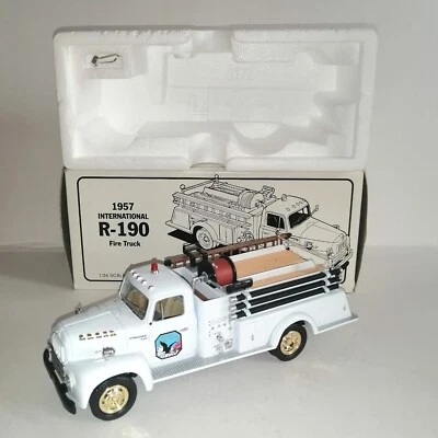 FIRTS GEAR 1/34 FIRE TRUCK R-190 INTERNATIONAL 1957 - Immagine 1 di 4