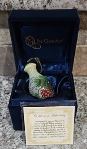 Ne'Qwa 1879 Vineyard Grapes On A Vine Glass Ornament, Paul Brent, New In Velvet - Picture 1 of 6
