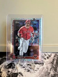 MIKE TROUT (LOS ANGELES) - 2025 TOPPS CELEBRACIÓN "CONFETI" PARALELO #200 - Imagen 1 de 2