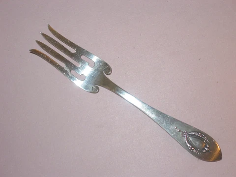 Mount Vernon By Lunt Art Nouveau Sterling Small Serving Fork 6 1/2" Cover