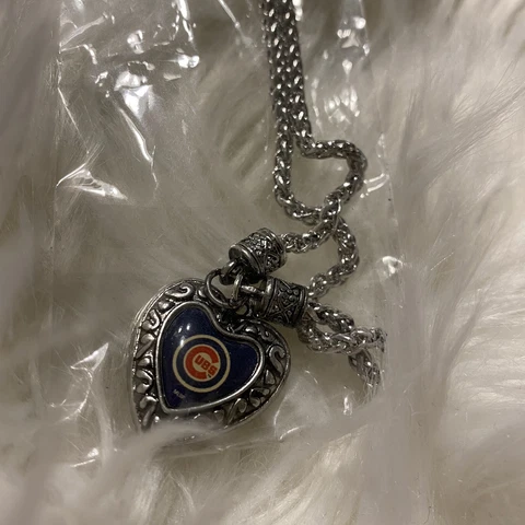 Aminco Chicago Cubs Charmed Heart Pendant Necklace Silver Tone MLB Cover